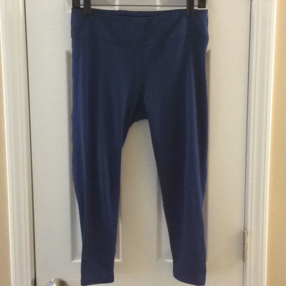 Ladies Gaiam Medium capri yoga pants navy